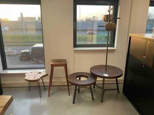 Bijzettafels en kruk (4x)