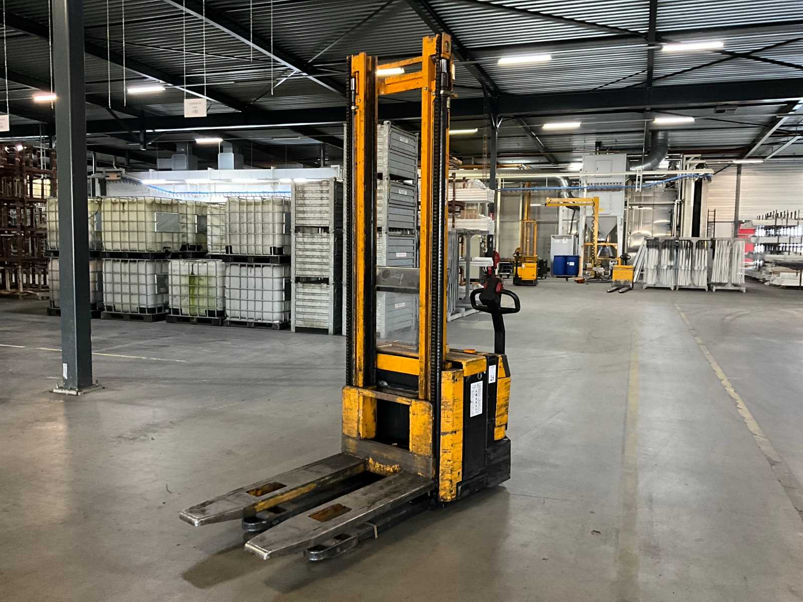 Jungheinrich Stacker