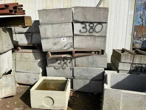 Vari blocchi di cemento cavi (13x)