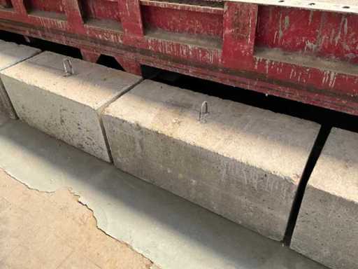 Blocco di cemento con ancora sollevativa di circa 90x40x40cm (6x)