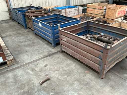 Lotto di barre filettate con dadi