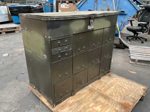 Workshop cabinet