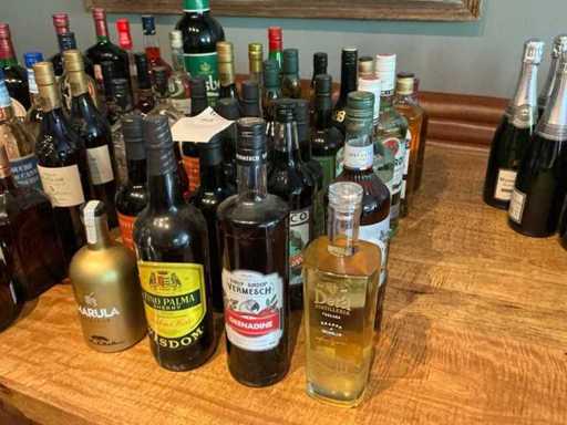 Diverse băuturi spirtoase și lichioruri (23x)