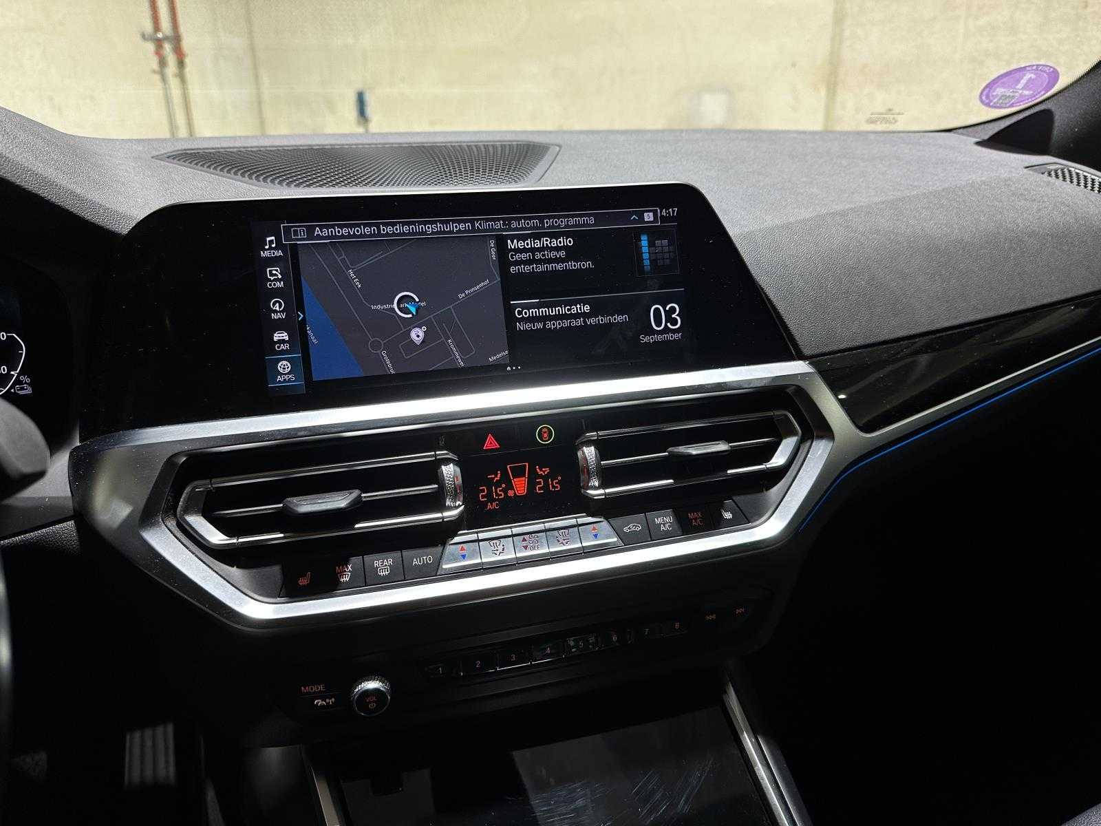 BMW 330e Touring Business Edition Plus 184pk 2021 3-serie (Origineel-NL + 1e Eigenaar) L-480-TL