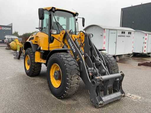 2016 Volvo L45H Shovel