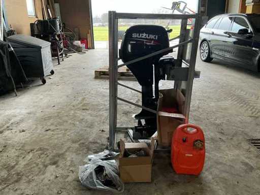 Suzuki Four stroke 9.9 Outboard motor