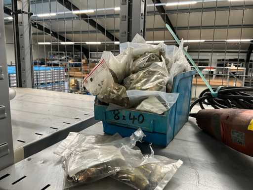 Batch of external thread adapter nipples