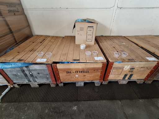  3 pallets cup + lid Greiner and Bartling