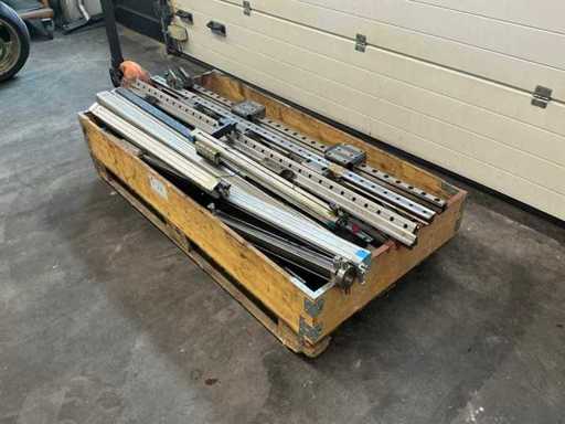 FESTO Assortiment Pneumatische Lineaire Actuatoren & Ball Rail Geleiders