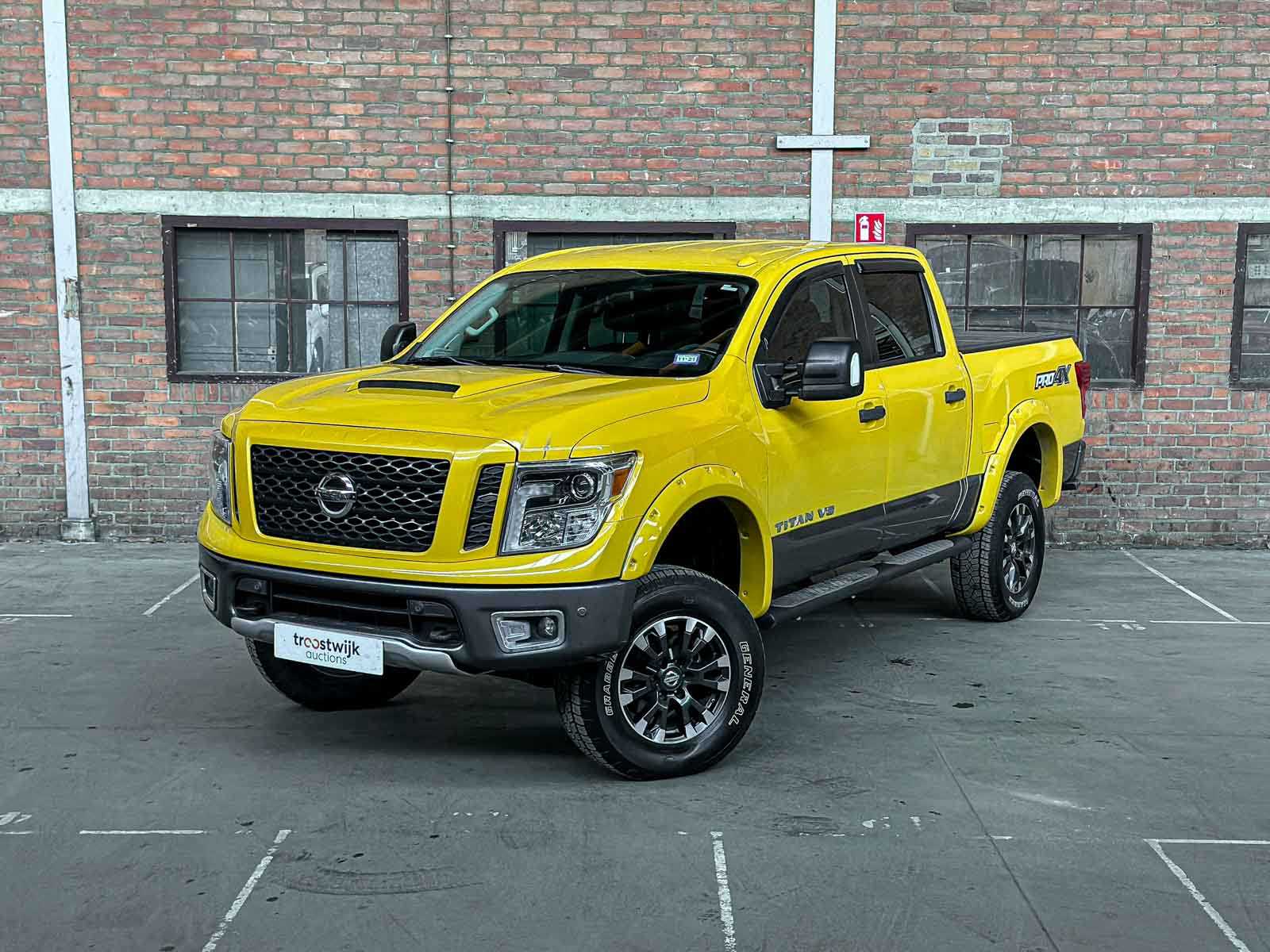 Nissan Titan PRO-4X 5.6 V8 396pk 2018