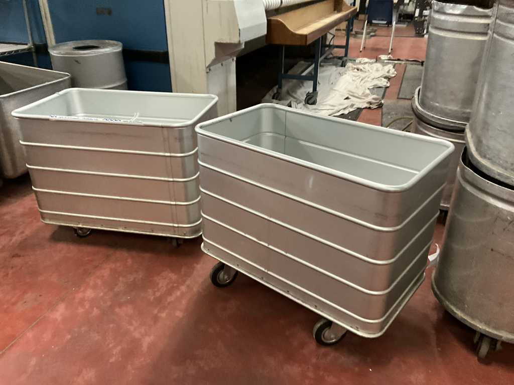 2 various alu washing/sorting carts
