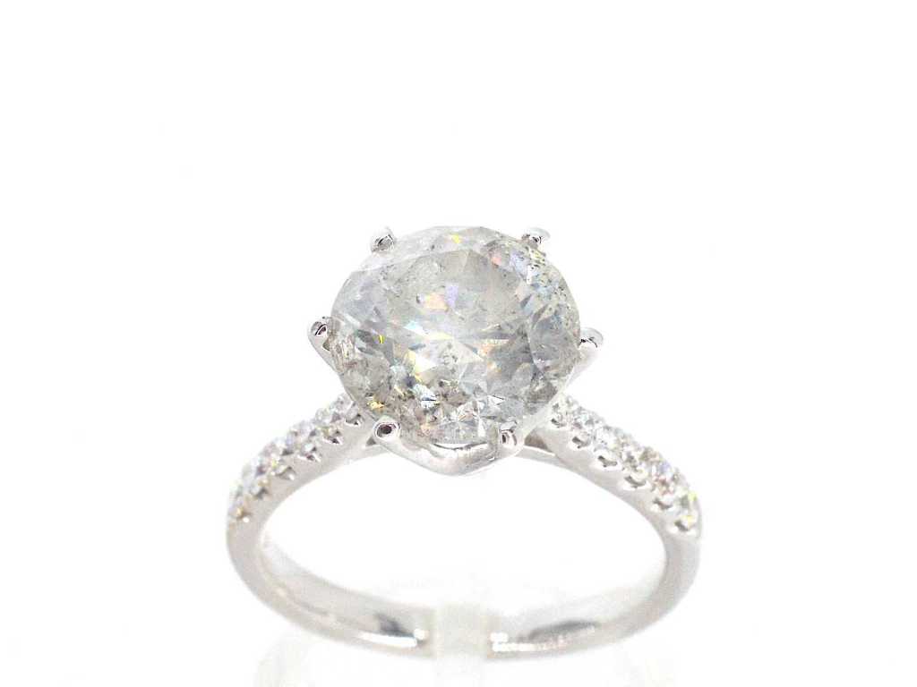 White gold solitaire ring with a 4.00 carat diamond