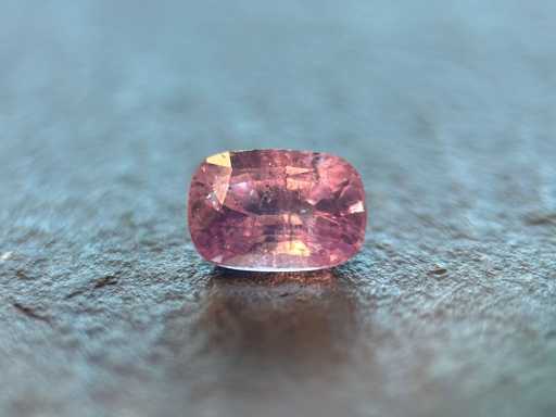 Roze saffier - 1.86 carat echte natuurlijke roze saffier
