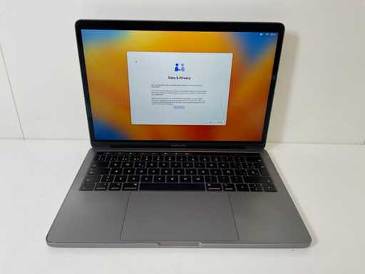 Apple MacBook Pro 13,3", Core(TM) i7 8. Generation, 16 GB RAM, 500 GB NVMe Laptop