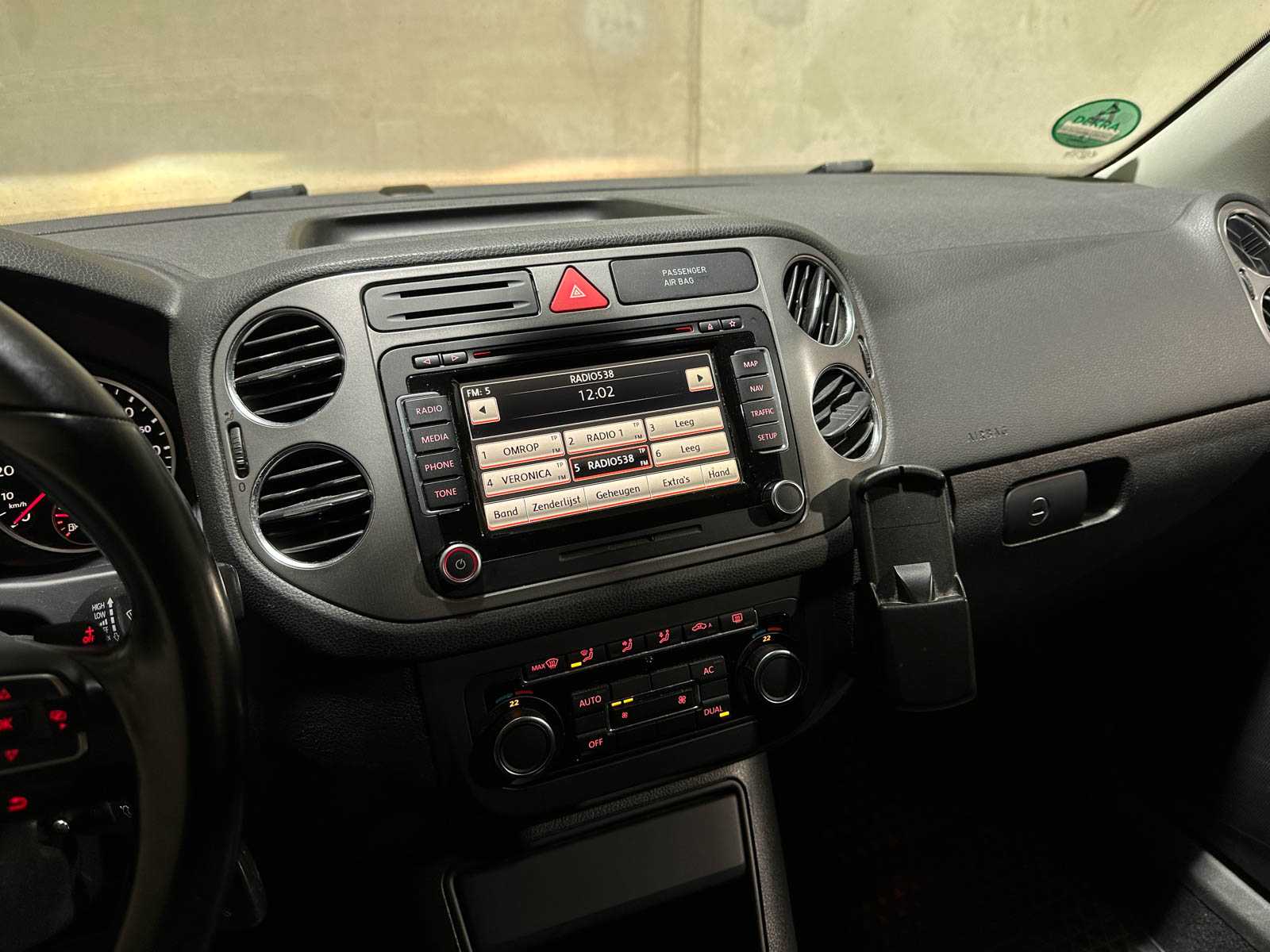 Volkswagen Tiguan 2.0 TDI Sport&&Style 4Motion 140pk 2011 (Origineel-NL), 74-PNH-9