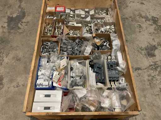 Charge von Installationsmaterialien