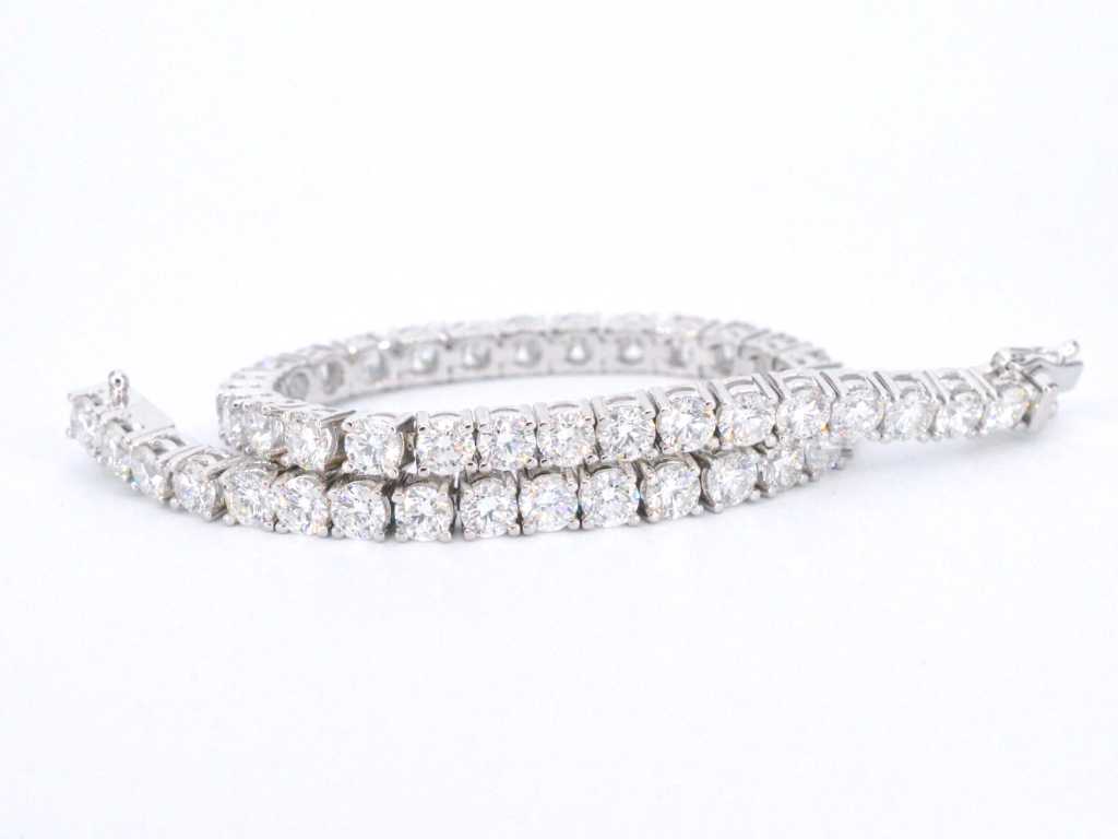 Bracelets with 46 diamonds of 9.00 carats