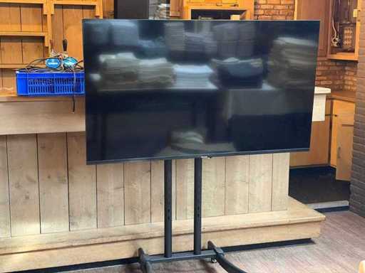 Samsung UE65AU7040K Smart Television with mobile base