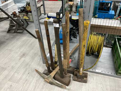 Various hand tools (9x)