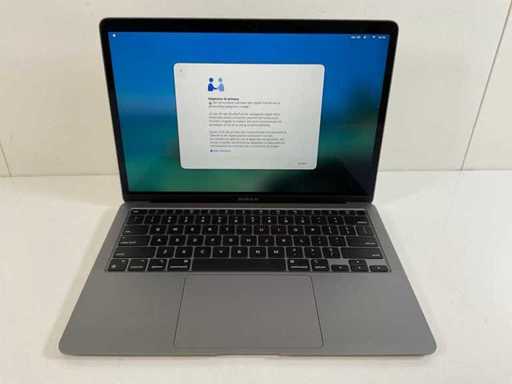 Apple MacBook Air 13", Apple M1, 8 GB RAM, 251 GB NVMe Laptop