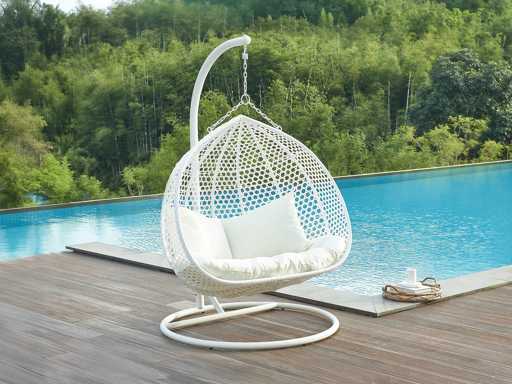 Fauteuil suspendu 2 places en résine tressée - Blanc et coussin beige