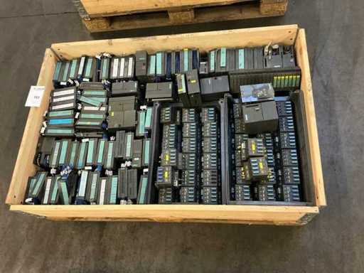 Charge von Siemens-Simatic-Modulen