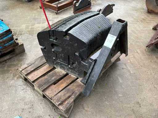 New Holland Frontgewicht, "990kg"