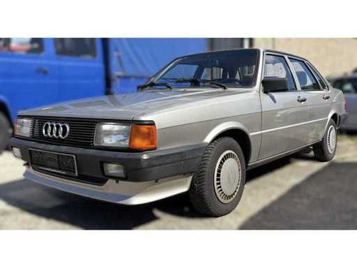 Audi 80 B2 1.8 Automatische Sedan Vintage Auto H-kenteken Geschikt Originele staat
