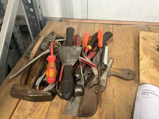 Batch of hand tools