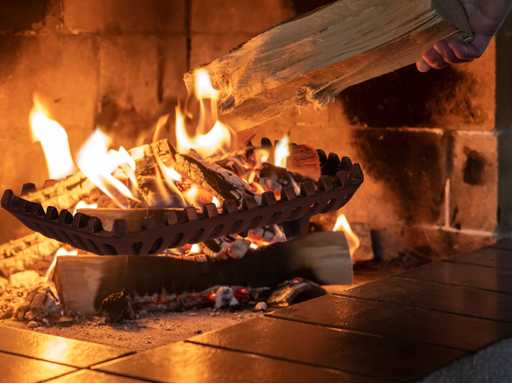 Grille de cheminée en fonte sur pieds