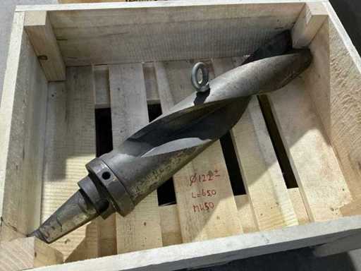 Twist drill bit with inserts