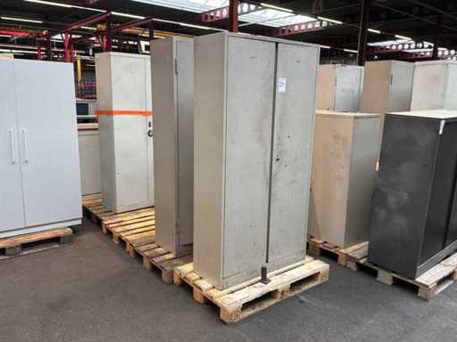 Verschiedene Aktenschränke (8x)