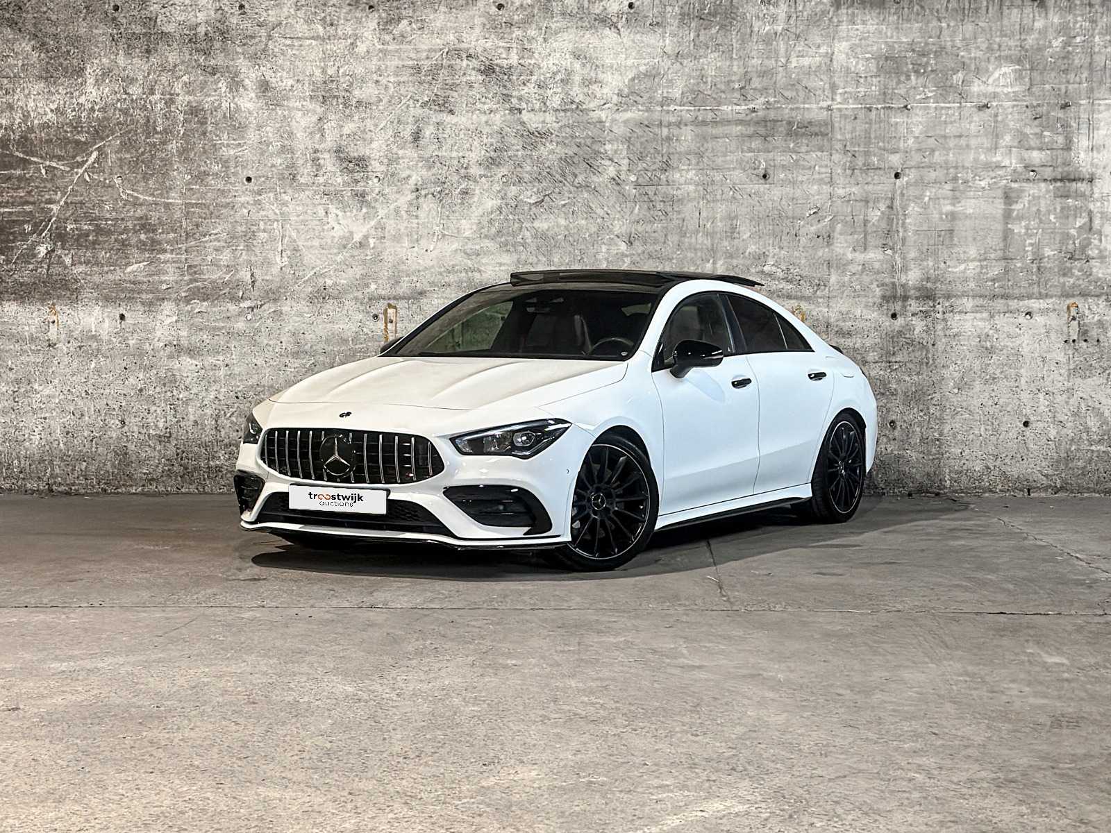 Luxury en sports cars te Milsbeek