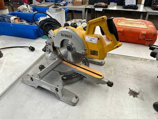 Macchina per seghe circolari DeWalt DW771