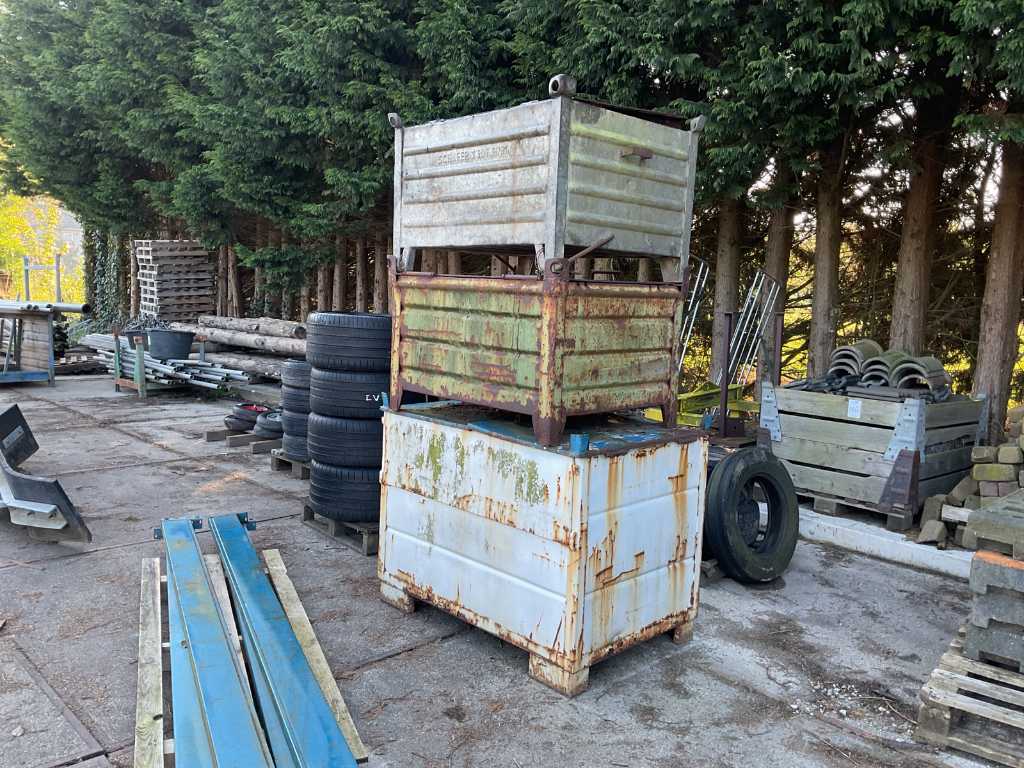 Steel stacking bins (3x)
