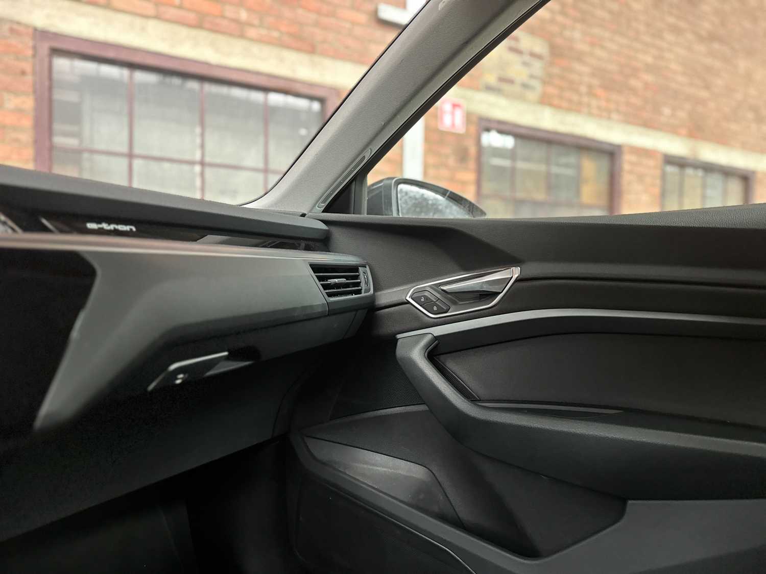 Audi e-tron 50 Quattro Launch Edition 71 kWh 313pk 2020 (Origineel-NL & 1e Eigenaar), J-840-LR