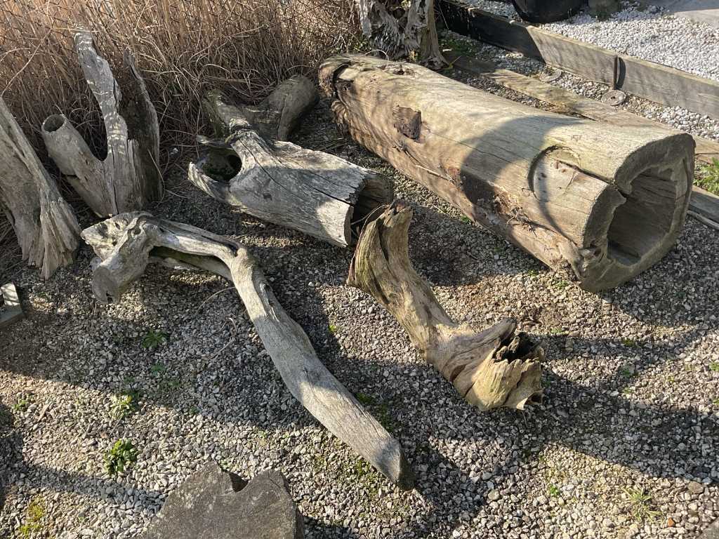 Sempre diverses sculptures sur bois