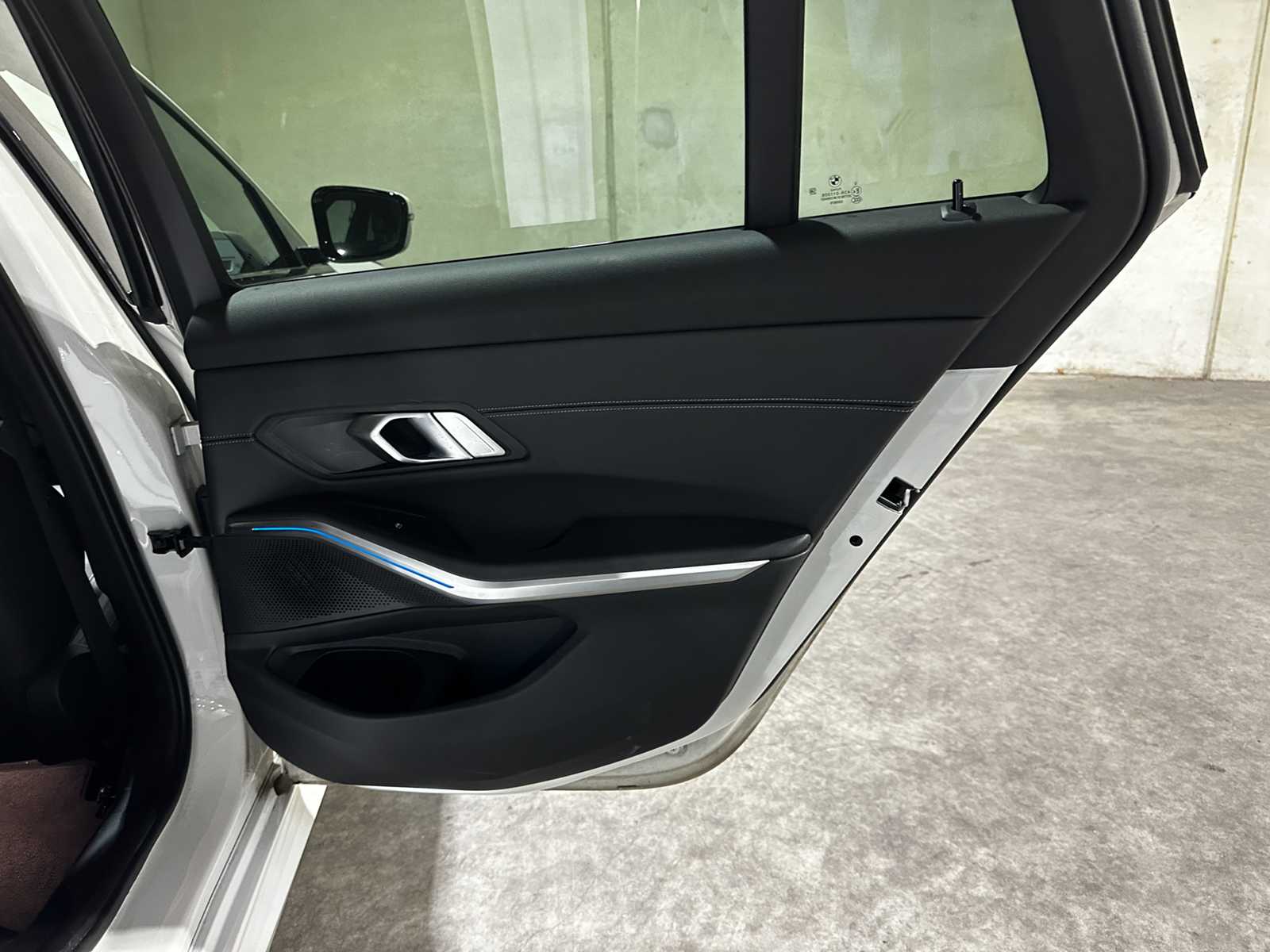 BMW 320e Touring Business Edition Plus M-Sport 204pk 2022 (Origineel-NL + 1e Eigenaar) 3-Serie, P-991-JH