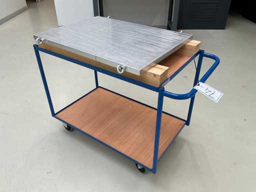 Zero-point clamping plate on workshop trolley