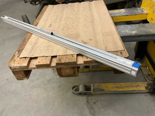 Ghidaj pneumatic liniar