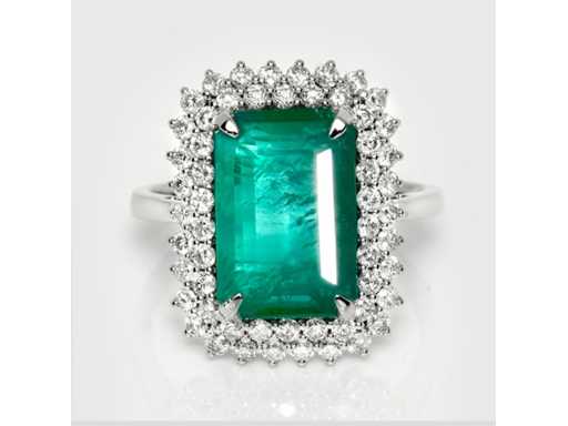 Luxury Ring in Natural Zambia Green Emerald 4.94 carat