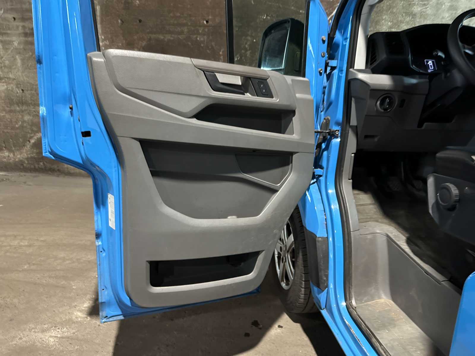 Volkswagen Crafter 35 2.0 TDI L4 Bakwagen 102pk 2017 Bedrijfswagen (Origineel-NL), V-061-JR