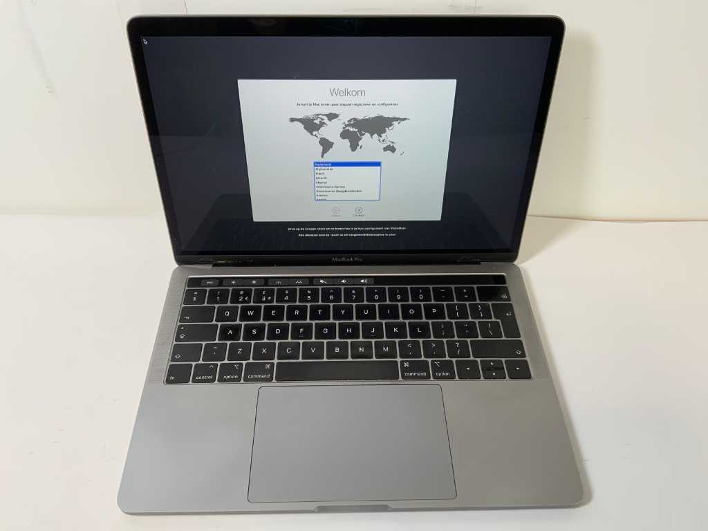 Apple MacBook Pro 13.3", Core(TM) i7 8a generazione, 16 GB di RAM, laptop NVMe da 251 GB