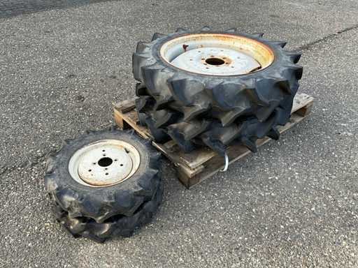 Mini jeu de roues de tracteur
