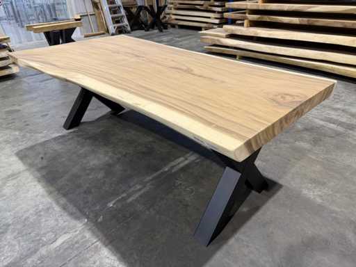 Suar boomstamtafel 220 cm.