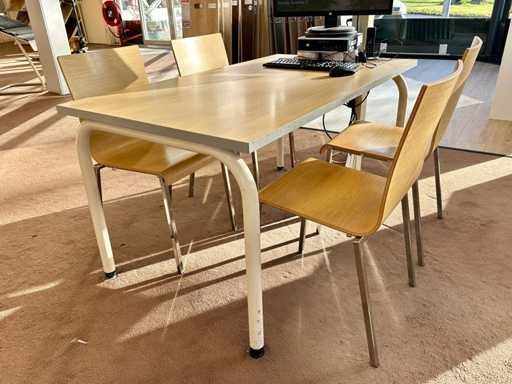 Stół z 4 krzesłami Pedrali