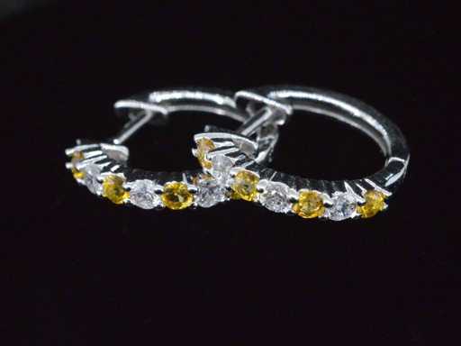 Kolczyki z białego złota z pomarańczowymi szafirami i diamentami