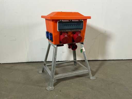 2023 Jäger Direkt Rondo 32A RA Distribution Box 32A (32-2/400V, 16-6/)