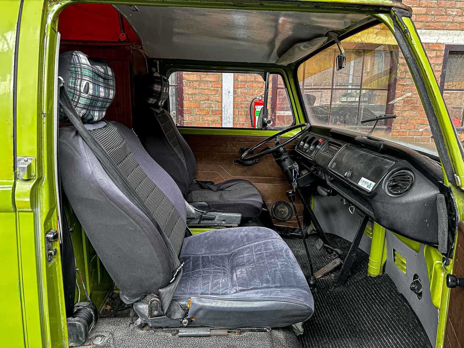 Volkswagen 23 Kampeerauto 1977, 00-SL-64 Camper