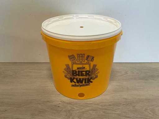 Wiadro z pokrywą 10Ltr (96x)